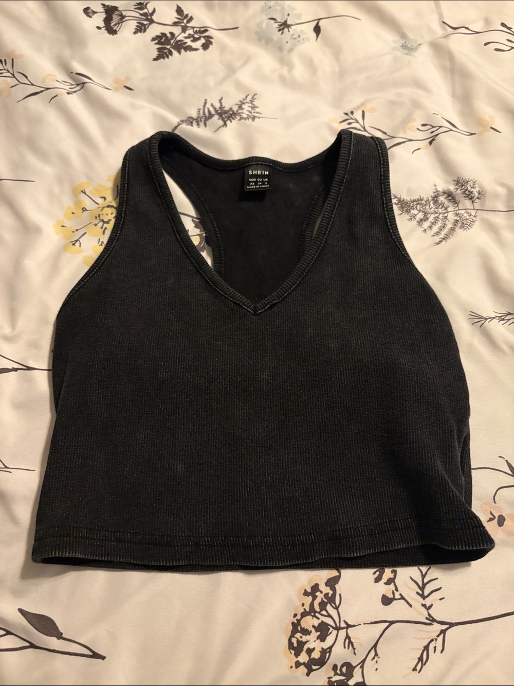 SHEIN Black Ribbed V-Neck Cropped Tank